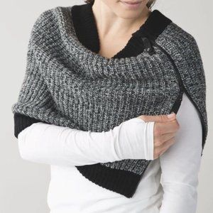 LULULEMON Merino Wool Falling Freely Black and Grey neck warmer